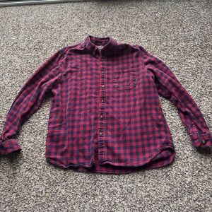 Men’s Eddie Bauer red and navy checked flannel button down